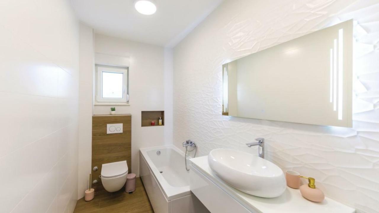 New Villa David, Wi-Fi, Iptv, 5 Bedrooms, 4 Bathrooms Kaštela Екстериор снимка