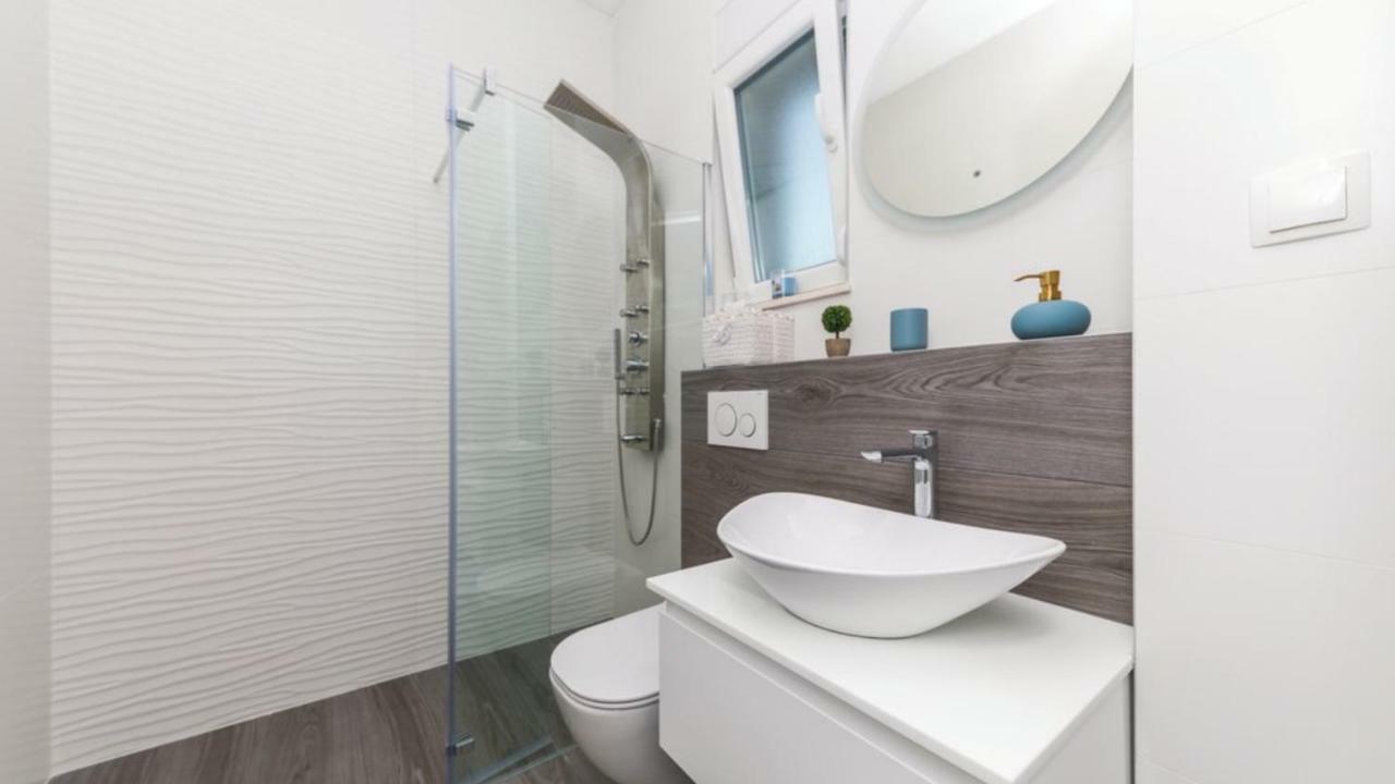 New Villa David, Wi-Fi, Iptv, 5 Bedrooms, 4 Bathrooms Kaštela Екстериор снимка