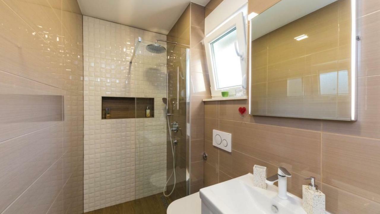 New Villa David, Wi-Fi, Iptv, 5 Bedrooms, 4 Bathrooms Kaštela Екстериор снимка